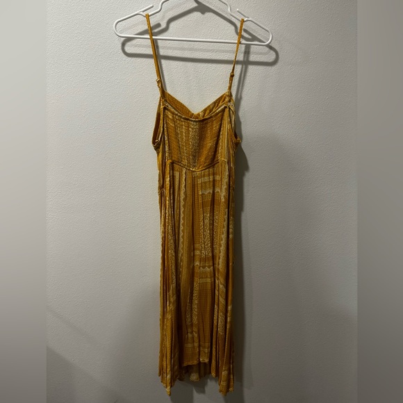 Golden yellow sundress w/ button front and pocket. Gently worn, good condition - Picture 4 of 4
